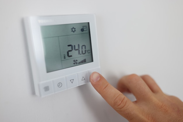 Cum se aleg termostatul potrivit pentru sistemul de climatizare